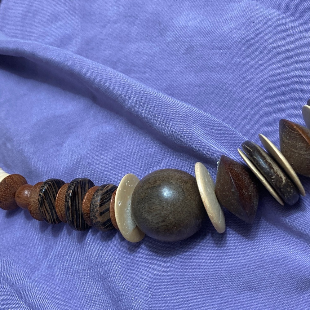Vtg Boho Artsy Wood Bead and Disk Necklace + Earrings Set (80’s) - Picture 5 of 7
